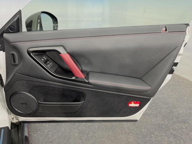 ＧＴ－Ｒ ニスモ　４ＷＤ　ＢＯＳＥサウンドシステム　ドライカーボン製トランクリッド　ＲＡＹＳ製２０インチアルミ　ＲＥＣＡＲＯ製ＮＩＳＭＯロゴ入シート　クルコン　純正ナビ　バックカメラ　エンドレス製ブレーキローター（29枚目）