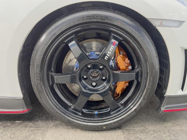 ＧＴ－Ｒ ニスモ　４ＷＤ　ＢＯＳＥサウンドシステム　ドライカーボン製トランクリッド　ＲＡＹＳ製２０インチアルミ　ＲＥＣＡＲＯ製ＮＩＳＭＯロゴ入シート　クルコン　純正ナビ　バックカメラ　エンドレス製ブレーキローター（30枚目）
