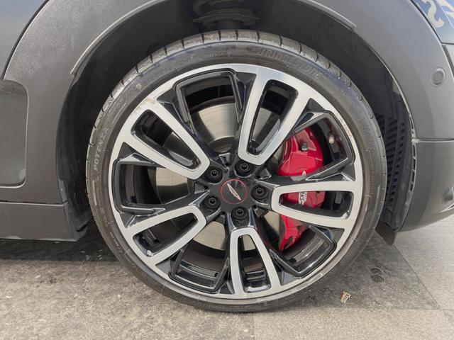 ＭＩＮＩ ジョンクーパーワークス　クラブマン　ＪＣＷ・トリム　ジョンクーパーワークストリムＰＫＧ　４ＷＤ　クルーズコントロール　インテリジェントセーフティ　ヘッドアップディスプレイ　ＡｐｐｌｅＣａｒＰｌａｙ　バックカメラ　前席シートヒーター　ＬＥＤライト（23枚目）