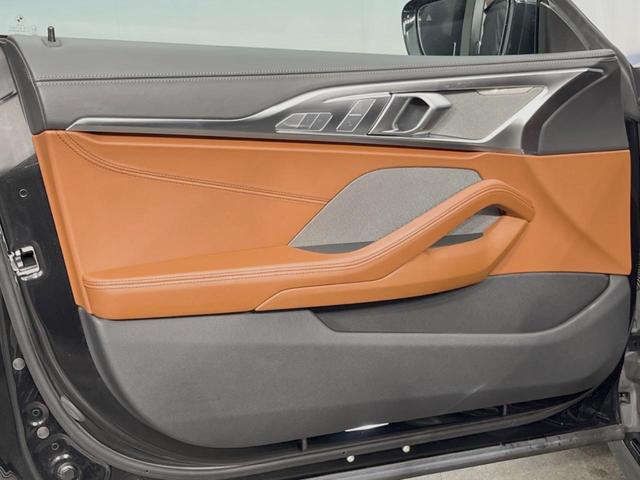 ８シリーズ ８４０ｉ　グランクーペ　エクスクルーシブ　Ｍスポーツ　パノラマサンルーフ　アクティブクルーズコントロール　３６０°カメラ　レーザーライト　１２．３インチナビ　ｈａｒｍａｎ／ｋａｒｄｏｎサウンド　茶／黒革シート　全席シートヒーター　前席ベンチレーション（32枚目）