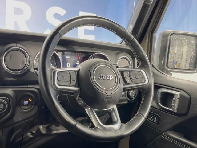 ジープ・ラングラーアンリミテッド リミテッドＥＤウィズサンライダフリップＴフォーハドＴ　サンライダーフリップトップ　４ＷＤ　レーダークルーズコントロール　黒革シート　純正ナビ　フルセグＴＶ　Ｂｌｕｅｔｏｏｔｈ　バックカメラ　前席シートヒーター　ハンドルヒーター　ＬＥＤヘッドライト　禁煙車（21枚目）