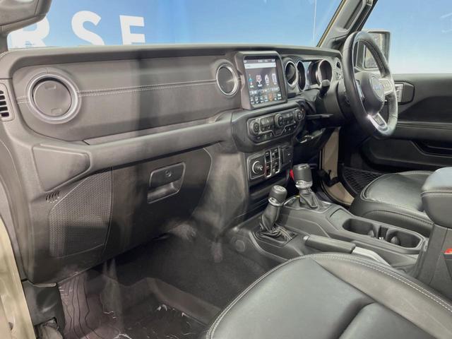 ジープ・ラングラーアンリミテッド リミテッドＥＤウィズサンライダフリップＴフォーハドＴ　サンライダーフリップトップ　４ＷＤ　レーダークルーズコントロール　黒革シート　純正ナビ　フルセグＴＶ　Ｂｌｕｅｔｏｏｔｈ　バックカメラ　前席シートヒーター　ハンドルヒーター　ＬＥＤヘッドライト　禁煙車（22枚目）