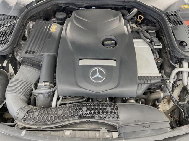 Ｃクラスステーションワゴン Ｃ２００　ステーションワゴン　スポーツ本革仕様　本革仕様　レーダーセーフティＰＫＧ　ＬＥＤヘッドランプ／アダプティブハイビーム　赤革シート　前席シートヒーター　ハンズフリーパワーバックドア　純正ナビ　バックカメラ　フルセグＴＶ　純正１８インチアルミ（18枚目）