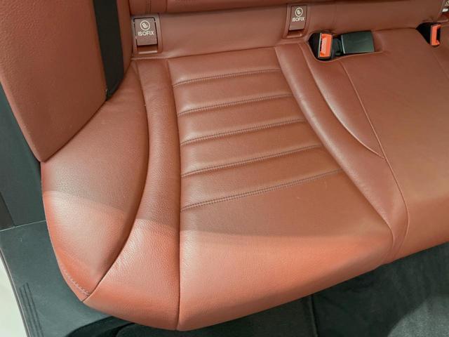 Ｃクラスステーションワゴン Ｃ２００　ステーションワゴン　スポーツ本革仕様　本革仕様　レーダーセーフティＰＫＧ　ＬＥＤヘッドランプ／アダプティブハイビーム　赤革シート　前席シートヒーター　ハンズフリーパワーバックドア　純正ナビ　バックカメラ　フルセグＴＶ　純正１８インチアルミ（25枚目）