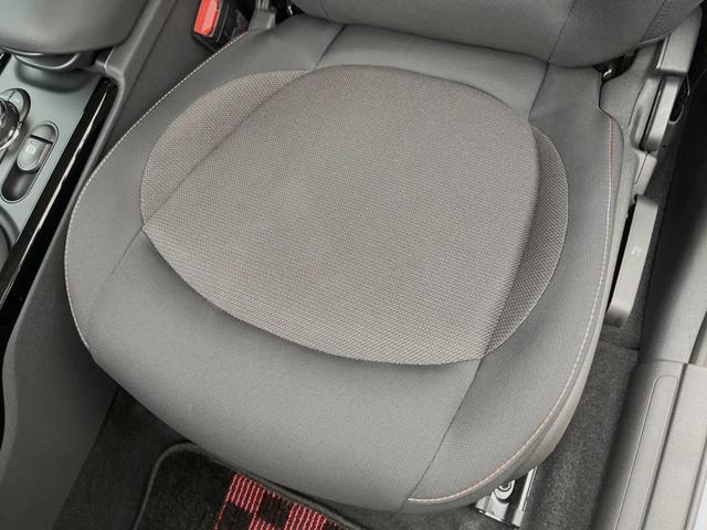 ＭＩＮＩ クーパーＤ　クラブマン　ペッパーＰＫＧ　アクティブクルーズコントロール　ＬＥＤヘッドランプ／ＬＥＤフォグランプ　リアビューカメラ／パークディスタンスコントロール（リア）　インテリジェントセーフティ　コンフォートアクセス（26枚目）