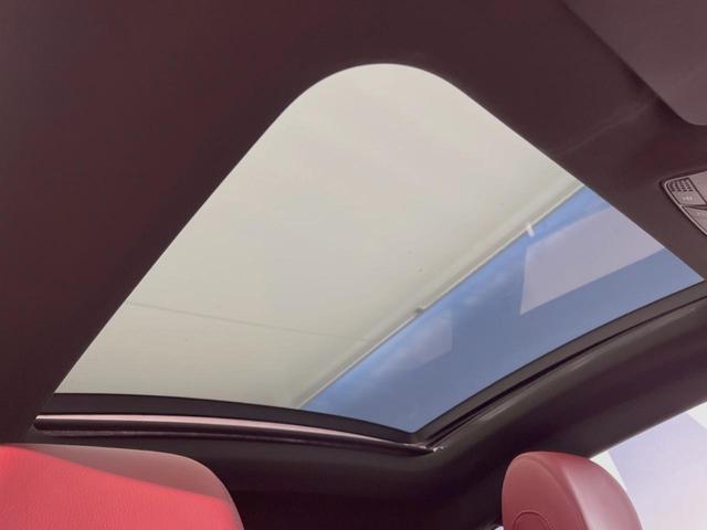 ●サンルーフ：開放感たっぷりの希少装備、サンルーフが装着されています！車内に明かりを取り入れたり景色を楽しむ以外にも、車内の空気も簡単に換気できて快適です！