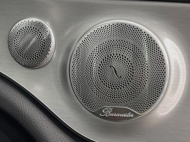 ●Ｂｕｒｍｅｓｔｅｒサラウンドシステム：ハイエンドオーディオ専門メーカーが手掛ける車専用のプレミアムスピーカーを装備。多数のスピーカーから、音の粒立ちまで分かる高品質な音楽をお楽しみいただけます。