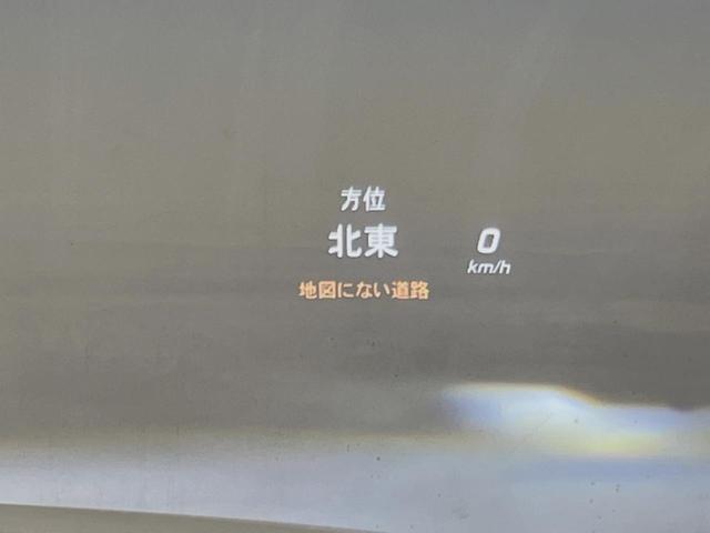 ●ヘッドアップディスプレイ：現在の速度や走行情報をデジタル表示で運転席前方のガラスに投影！運転中、視線をずらさず必要な情報を確認できるのでとっても便利で安心！