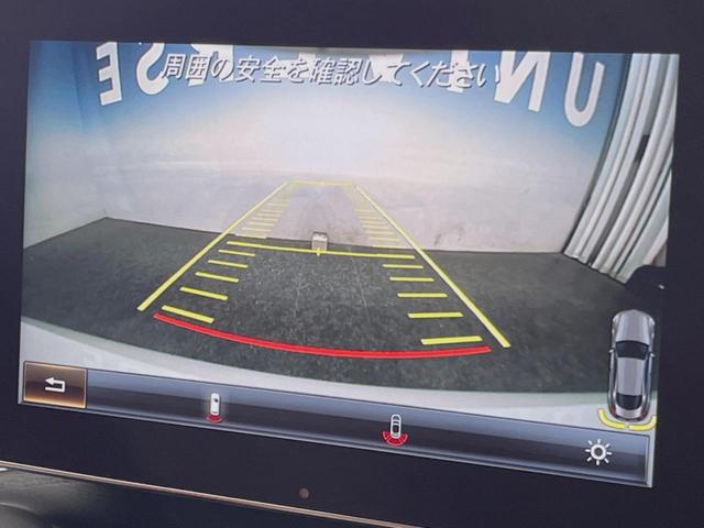 ●ガイドライン付きバックカメラ：不安な駐車もこれで安心！ガイドライン付きなので狭い箇所での駐車もラクラクです！