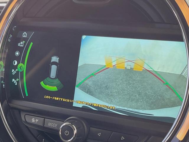 ＭＩＮＩ クーパーＤ　クラブマン　ペッパーＰＫＧ　アクティブクルーズコントロール　ＬＥＤヘッドランプ／ＬＥＤフォグランプ　リアビューカメラ／パークディスタンスコントロール　純正ナビ　インテリジェントセーフティ　１７インチＡＷ　ＥＴＣ（6枚目）