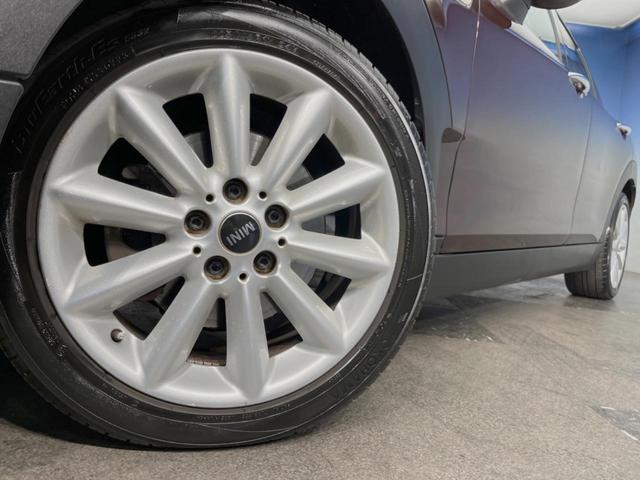 ＭＩＮＩ クーパーＤ　クラブマン　ペッパーＰＫＧ　アクティブクルーズコントロール　ＬＥＤヘッドランプ／ＬＥＤフォグランプ　リアビューカメラ／パークディスタンスコントロール　純正ナビ　インテリジェントセーフティ　１７インチＡＷ　ＥＴＣ（13枚目）