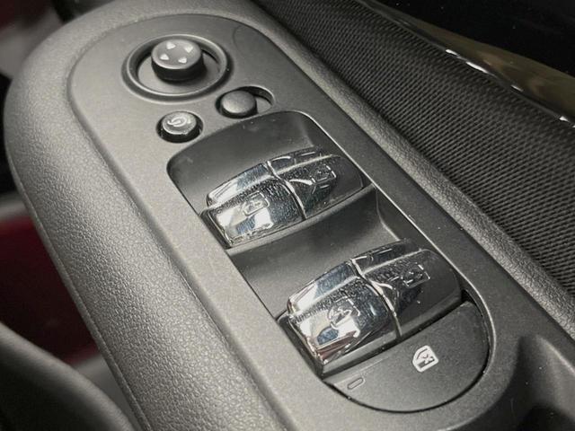 ＭＩＮＩ クーパーＤ　クラブマン　ペッパーＰＫＧ　アクティブクルーズコントロール　ＬＥＤヘッドランプ／ＬＥＤフォグランプ　リアビューカメラ／パークディスタンスコントロール　純正ナビ　インテリジェントセーフティ　１７インチＡＷ　ＥＴＣ（34枚目）