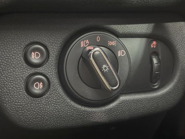 ＭＩＮＩ クーパーＤ　クラブマン　ペッパーＰＫＧ　アクティブクルーズコントロール　ＬＥＤヘッドランプ／ＬＥＤフォグランプ　リアビューカメラ／パークディスタンスコントロール　純正ナビ　インテリジェントセーフティ　１７インチＡＷ　ＥＴＣ（35枚目）