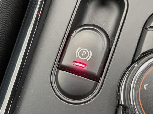 ＭＩＮＩ クーパーＤ　クラブマン　ペッパーＰＫＧ　アクティブクルーズコントロール　ＬＥＤヘッドランプ／ＬＥＤフォグランプ　リアビューカメラ／パークディスタンスコントロール　純正ナビ　インテリジェントセーフティ　１７インチＡＷ　ＥＴＣ（43枚目）