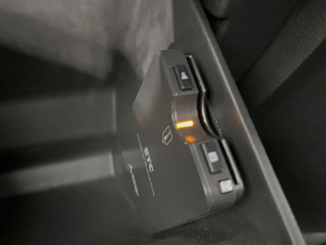 ジープ・ラングラーアンリミテッド スポーツ 4WD Apple Car Play LEDヘッドライト 禁煙 レーダークルーズコントロール バック/サイドカメラ ブラインドスポットモニター 純正17インチアルミホイール 無塗装ハードトップ ETC(8枚目)