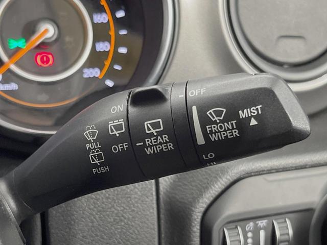 ジープ・ラングラーアンリミテッド スポーツ 4WD Apple Car Play LEDヘッドライト 禁煙 レーダークルーズコントロール バック/サイドカメラ ブラインドスポットモニター 純正17インチアルミホイール 無塗装ハードトップ ETC(29枚目)