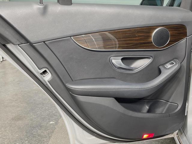 Cクラスステーションワゴン C200ステーションワゴン アバンギャルド レーダーセーフティPKG LEDヘッドランプ/ハイビームアシスト パワーバックドア 前席シートヒーター 運転席メモリ付前席パワーシート 純正ナビ バックカメラ フルセグTV 純正17インチAW(27枚目)