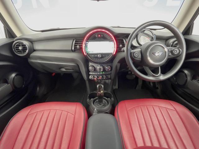 MINI ヴィクトリア 3ドア ナビゲーションPKG LEDヘッドランプ/LEDフォグランプ ユニオンジャックデザインLEDテールレンズ コンフォートアクセス バックカメラ Bluetooth 15インチ5本スポークAW(2枚目)