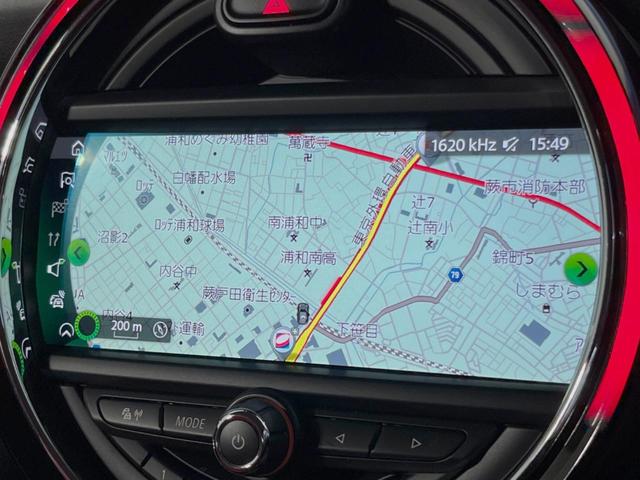 MINI ヴィクトリア 3ドア ナビゲーションPKG LEDヘッドランプ/LEDフォグランプ ユニオンジャックデザインLEDテールレンズ コンフォートアクセス バックカメラ Bluetooth 15インチ5本スポークAW(4枚目)