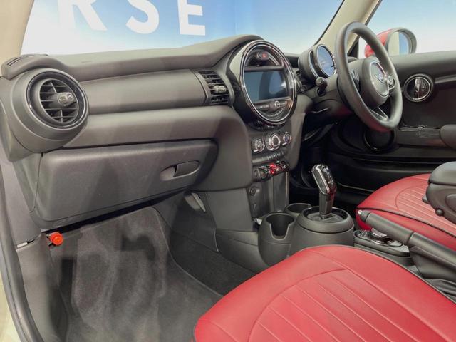 MINI ヴィクトリア 3ドア ナビゲーションPKG LEDヘッドランプ/LEDフォグランプ ユニオンジャックデザインLEDテールレンズ コンフォートアクセス バックカメラ Bluetooth 15インチ5本スポークAW(21枚目)