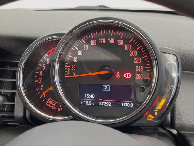 MINI ヴィクトリア 3ドア ナビゲーションPKG LEDヘッドランプ/LEDフォグランプ ユニオンジャックデザインLEDテールレンズ コンフォートアクセス バックカメラ Bluetooth 15インチ5本スポークAW(37枚目)