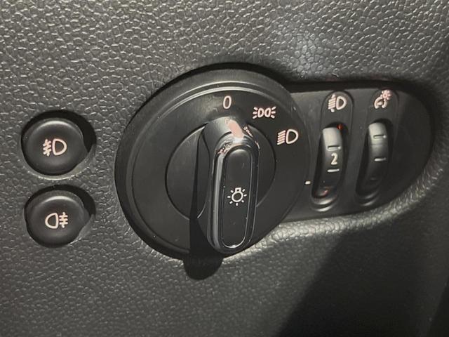 MINI ヴィクトリア 3ドア ナビゲーションPKG LEDヘッドランプ/LEDフォグランプ ユニオンジャックデザインLEDテールレンズ コンフォートアクセス バックカメラ Bluetooth 15インチ5本スポークAW(40枚目)