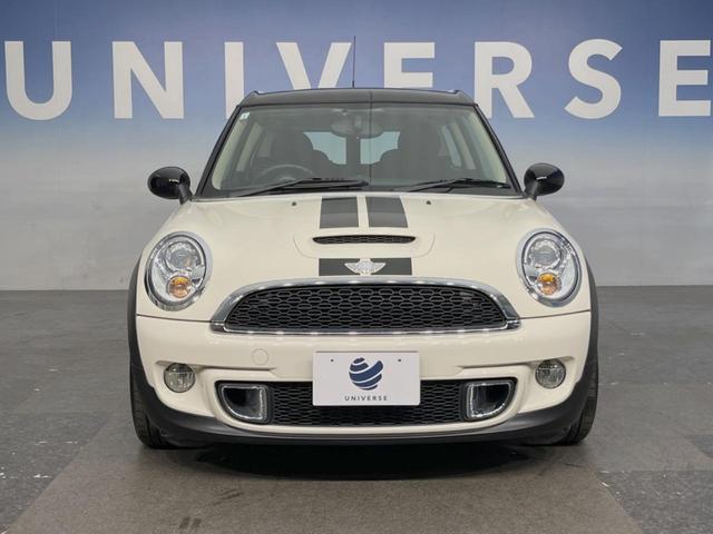 ＭＩＮＩ クーパーＳ　クラブマン　カロッツェリア製オンダッシュナビ　純正１６インチ８本スポークアルミホイール　オートエアコン　革巻きステアリング　ＨＩＤヘッドライト　禁煙車　ターボ　衝突安全ボディ　カーボン調インパネ加飾　ＥＴＣ車載機（12枚目）