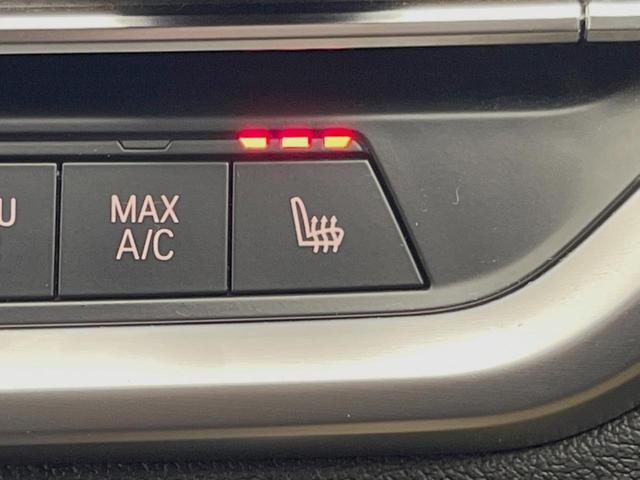 ●フロントシートヒーティング：運転席・助手席共に三段階で調節が可能なシートヒーターを装備しております。季節を問わず快適にご使用いただけます。