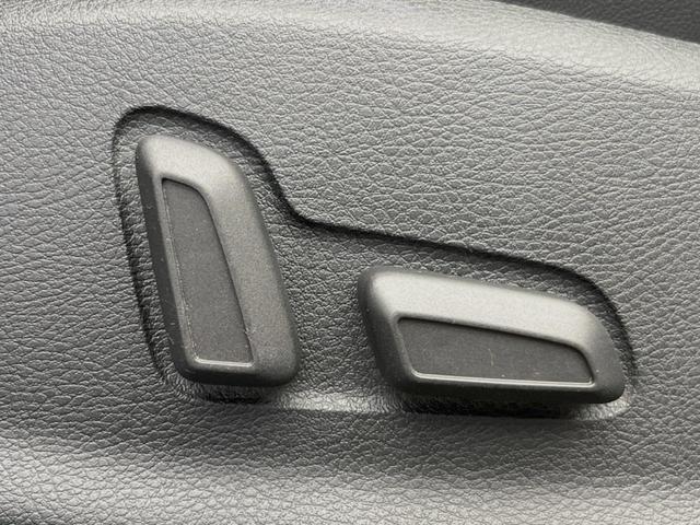 Ａ３ スポーツバック４０ＴＦＳＩクワトロ　スポーツ　ＳラインＰＫＧ　アシスタンスＰＫＧ　コンビニエンスＰＫＧ　アダプティブクルーズコントロール　ＭＭＩナビ　フルセグＴＶ　バックカメラ　ＬＥＤヘッドランプ／ハイビームアシスト　バーチャルコックピット（9枚目）