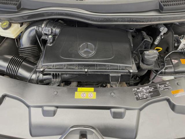 Ｖクラス Ｖ２２０ｄ　スポーツ　ロング　パノラミックスライディングルーフ　レーダーセーフティＰＫＧ　両側パワースライドドア　リアエンターテイメント　Ｂｕｒｍｅｓｔｅｒ　純正ＨＤＤナビ　全周囲カメラ　フルセグＴＶ　黒革　前席シートヒーター（21枚目）