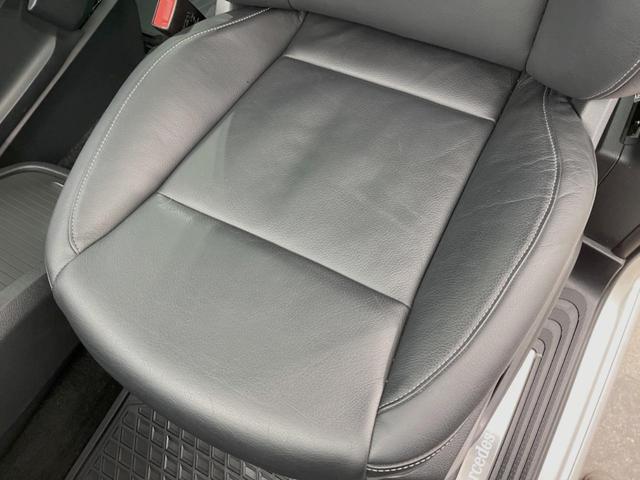 Ｖクラス Ｖ２２０ｄ　スポーツ　ロング　パノラミックスライディングルーフ　レーダーセーフティＰＫＧ　両側パワースライドドア　リアエンターテイメント　Ｂｕｒｍｅｓｔｅｒ　純正ＨＤＤナビ　全周囲カメラ　フルセグＴＶ　黒革　前席シートヒーター（24枚目）