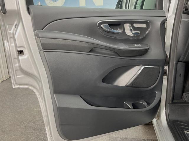 Ｖクラス Ｖ２２０ｄ　スポーツ　ロング　パノラミックスライディングルーフ　レーダーセーフティＰＫＧ　両側パワースライドドア　リアエンターテイメント　Ｂｕｒｍｅｓｔｅｒ　純正ＨＤＤナビ　全周囲カメラ　フルセグＴＶ　黒革　前席シートヒーター（30枚目）