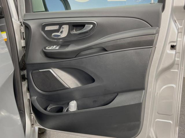 Ｖクラス Ｖ２２０ｄ　スポーツ　ロング　パノラミックスライディングルーフ　レーダーセーフティＰＫＧ　両側パワースライドドア　リアエンターテイメント　Ｂｕｒｍｅｓｔｅｒ　純正ＨＤＤナビ　全周囲カメラ　フルセグＴＶ　黒革　前席シートヒーター（31枚目）