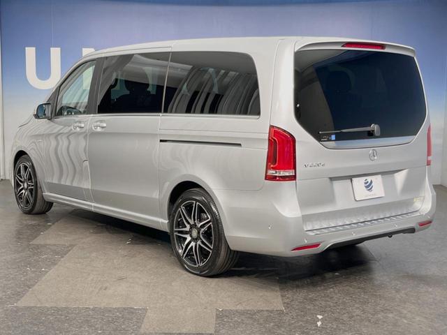 Ｖクラス Ｖ２２０ｄ　スポーツ　ロング　パノラミックスライディングルーフ　レーダーセーフティＰＫＧ　両側パワースライドドア　リアエンターテイメント　Ｂｕｒｍｅｓｔｅｒ　純正ＨＤＤナビ　全周囲カメラ　フルセグＴＶ　黒革　前席シートヒーター（57枚目）