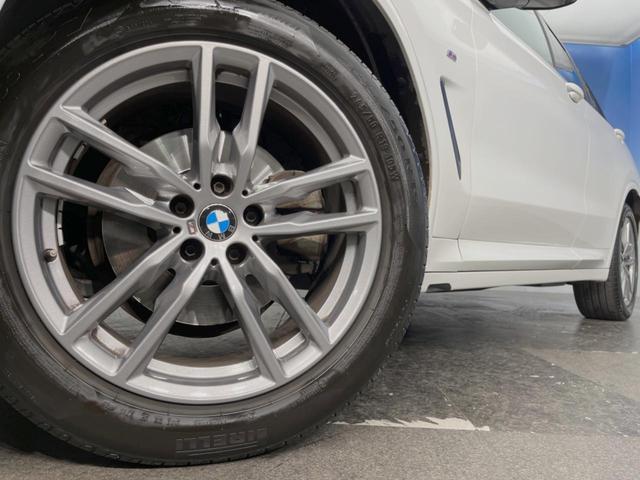 ●純正１９インチアルミホイール：輸入車ならではの卓越した走りを支えるホイールと足回りです！日本車の走りに慣れている方にもぜひ体感して頂きたいほど、高いレベルでまとまっています！