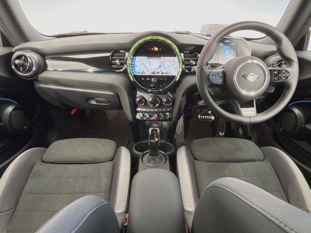 MINI ジョンクーパーワークス エッセンシャル・トリム ジョンクーパーワークストリムPKG アクティブクルーズコントロール ヘッドアップディスプレイ カープレイ 純正ナビ バックカメラ インテリジェントセーフティ 前席シートヒーター 純正18インチAW(2枚目)