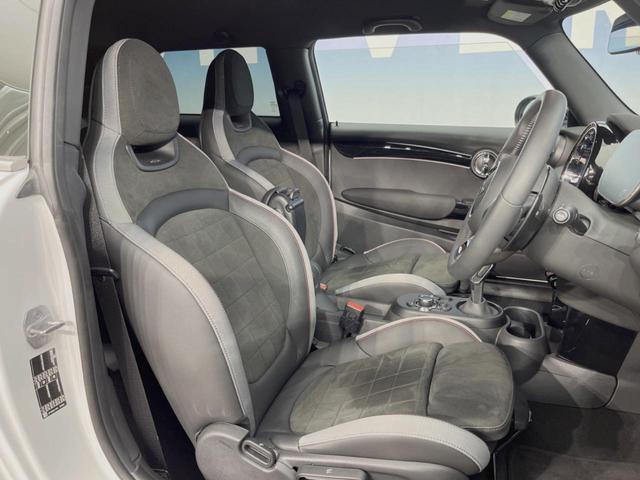 MINI ジョンクーパーワークス エッセンシャル・トリム ジョンクーパーワークストリムPKG アクティブクルーズコントロール ヘッドアップディスプレイ カープレイ 純正ナビ バックカメラ インテリジェントセーフティ 前席シートヒーター 純正18インチAW(10枚目)