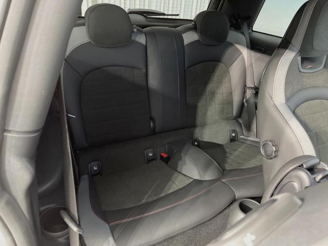 MINI ジョンクーパーワークス エッセンシャル・トリム ジョンクーパーワークストリムPKG アクティブクルーズコントロール ヘッドアップディスプレイ カープレイ 純正ナビ バックカメラ インテリジェントセーフティ 前席シートヒーター 純正18インチAW(11枚目)