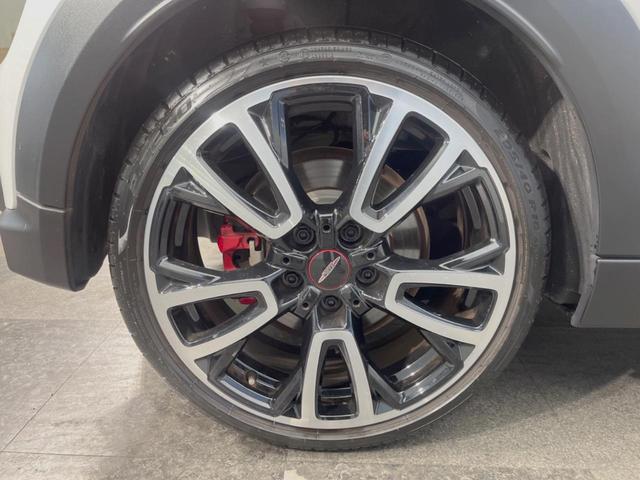 MINI ジョンクーパーワークス エッセンシャル・トリム ジョンクーパーワークストリムPKG アクティブクルーズコントロール ヘッドアップディスプレイ カープレイ 純正ナビ バックカメラ インテリジェントセーフティ 前席シートヒーター 純正18インチAW(22枚目)