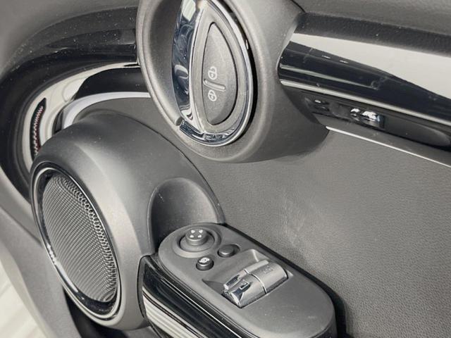 MINI ジョンクーパーワークス エッセンシャル・トリム ジョンクーパーワークストリムPKG アクティブクルーズコントロール ヘッドアップディスプレイ カープレイ 純正ナビ バックカメラ インテリジェントセーフティ 前席シートヒーター 純正18インチAW(32枚目)