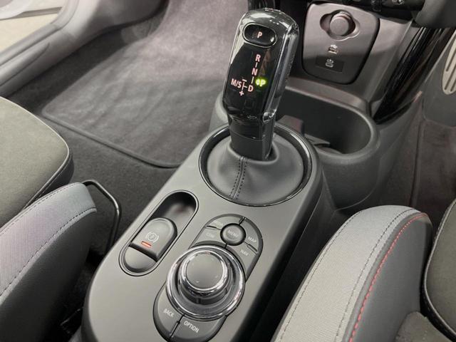 MINI ジョンクーパーワークス エッセンシャル・トリム ジョンクーパーワークストリムPKG アクティブクルーズコントロール ヘッドアップディスプレイ カープレイ 純正ナビ バックカメラ インテリジェントセーフティ 前席シートヒーター 純正18インチAW(44枚目)