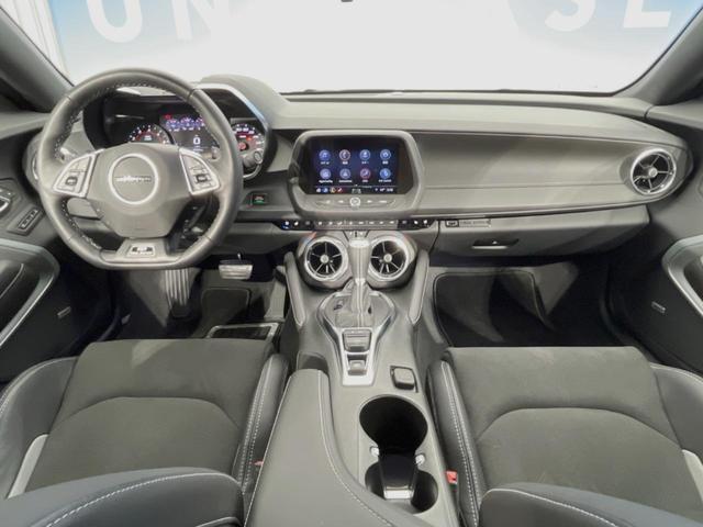 シボレーカマロ ファイナルエディション　左ハンドル　クルーズコントロール　シートヒーター／ベンチレーション　ＢＯＳＥサウンドシステム　Ａｐｐｌｅ　Ｃａｒ　Ｐｌａｙ　バックモニター　アルカンターラコンビシート　車線逸脱防止警報　ＥＴＣ車載機（2枚目）