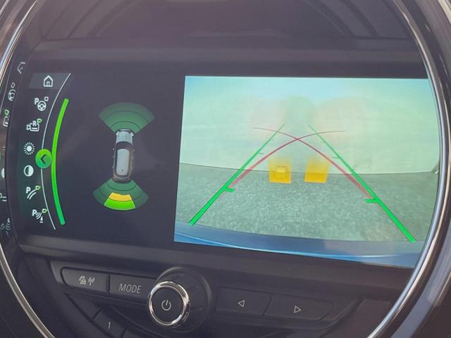 ●ガイドライン付きバックカメラ：不安な駐車もこれで安心！ガイドライン付きなので狭い箇所での駐車もラクラクです！