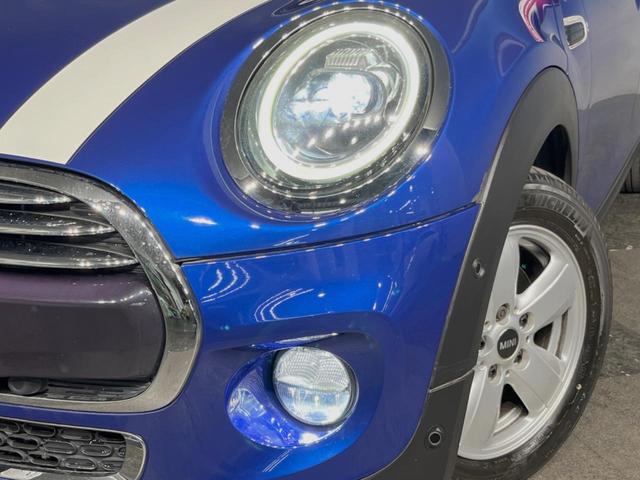 ●ＬＥＤヘッドライト：夜間走行時も良好な視界を確保し安心して運転できる高輝度ＬＥＤヘッドライトを装備！点灯速度が早く、消費電力も抑えられています。