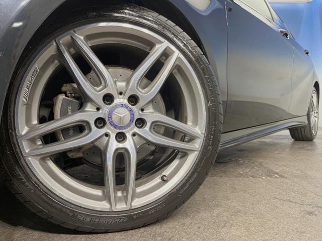 ●純正１８インチアルミホイール：輸入車ならではの卓越した走りを支えるホイールと足回りです！日本車の走りに慣れている方にもぜひ体感して頂きたいほど、高いレベルでまとまっています！