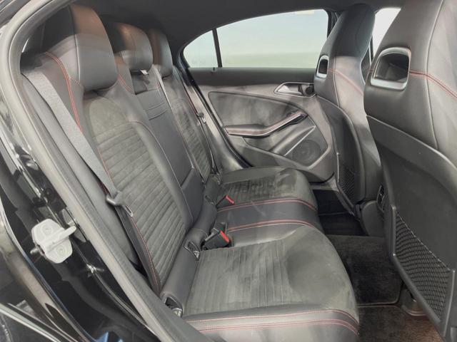 ●後部座席も気になるようなキズ・汚れやへたり等、大きなダメージはなく、良好な状態です。