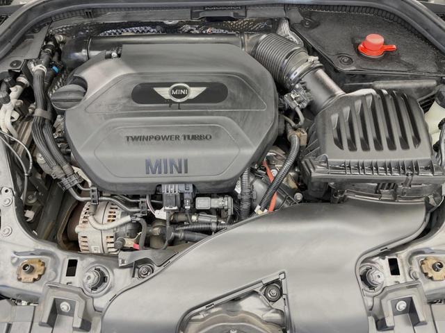 ＭＩＮＩ クーパーＤ　５ドア　ペッパーＰＫＧ　タイムレススタイル　ＬＥＤヘッドランプ／ＬＥＤフォグランプ　純正ナビ　Ｂｌｕｅｔｏｏｔｈ接続　コンフォートアクセス　純正１６インチ１４本スポークＡＷ　オートライト　ＥＴＣ車載機（17枚目）