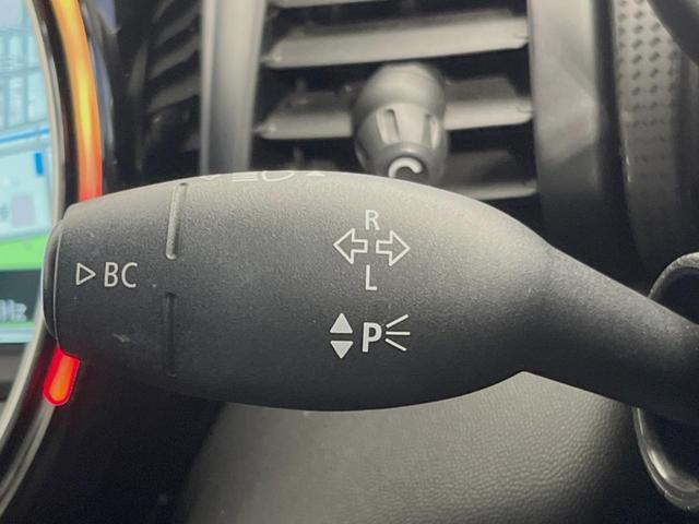 ＭＩＮＩ クーパーＤ　５ドア　ペッパーＰＫＧ　タイムレススタイル　ＬＥＤヘッドランプ／ＬＥＤフォグランプ　純正ナビ　Ｂｌｕｅｔｏｏｔｈ接続　コンフォートアクセス　純正１６インチ１４本スポークＡＷ　オートライト　ＥＴＣ車載機（22枚目）