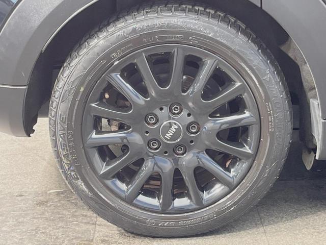 ＭＩＮＩ クーパーＤ　５ドア　ペッパーＰＫＧ　タイムレススタイル　ＬＥＤヘッドランプ／ＬＥＤフォグランプ　純正ナビ　Ｂｌｕｅｔｏｏｔｈ接続　コンフォートアクセス　純正１６インチ１４本スポークＡＷ　オートライト　ＥＴＣ車載機（29枚目）