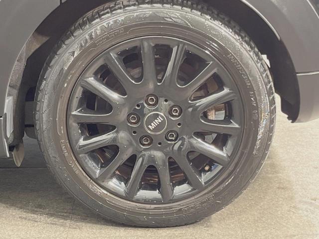 ＭＩＮＩ クーパーＤ　５ドア　ペッパーＰＫＧ　タイムレススタイル　ＬＥＤヘッドランプ／ＬＥＤフォグランプ　純正ナビ　Ｂｌｕｅｔｏｏｔｈ接続　コンフォートアクセス　純正１６インチ１４本スポークＡＷ　オートライト　ＥＴＣ車載機（30枚目）